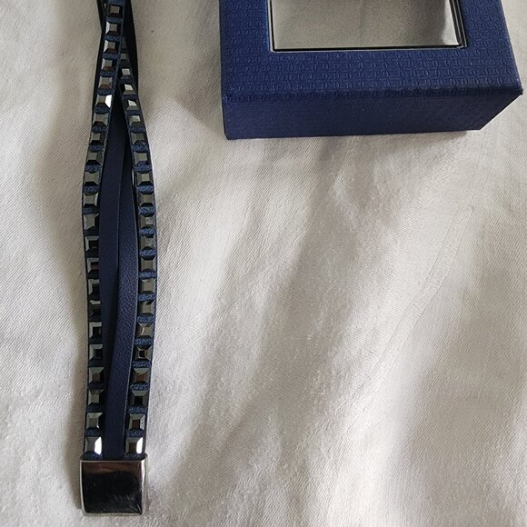 SWAROVSKI CELEB BRACELET WITH SQUARE CRYSTAL NAVY LEATHER STRAPS - Picture 2 of 4